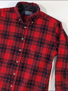 Vintage Pendleton Red and Black Plaid Button-Down Long Sleeve Shirt Size Medium